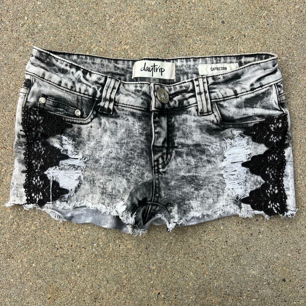 Daytrip Capricorn Black Acid Wash Crochet Lace Cut Off Low Rise Jean Shorts 26